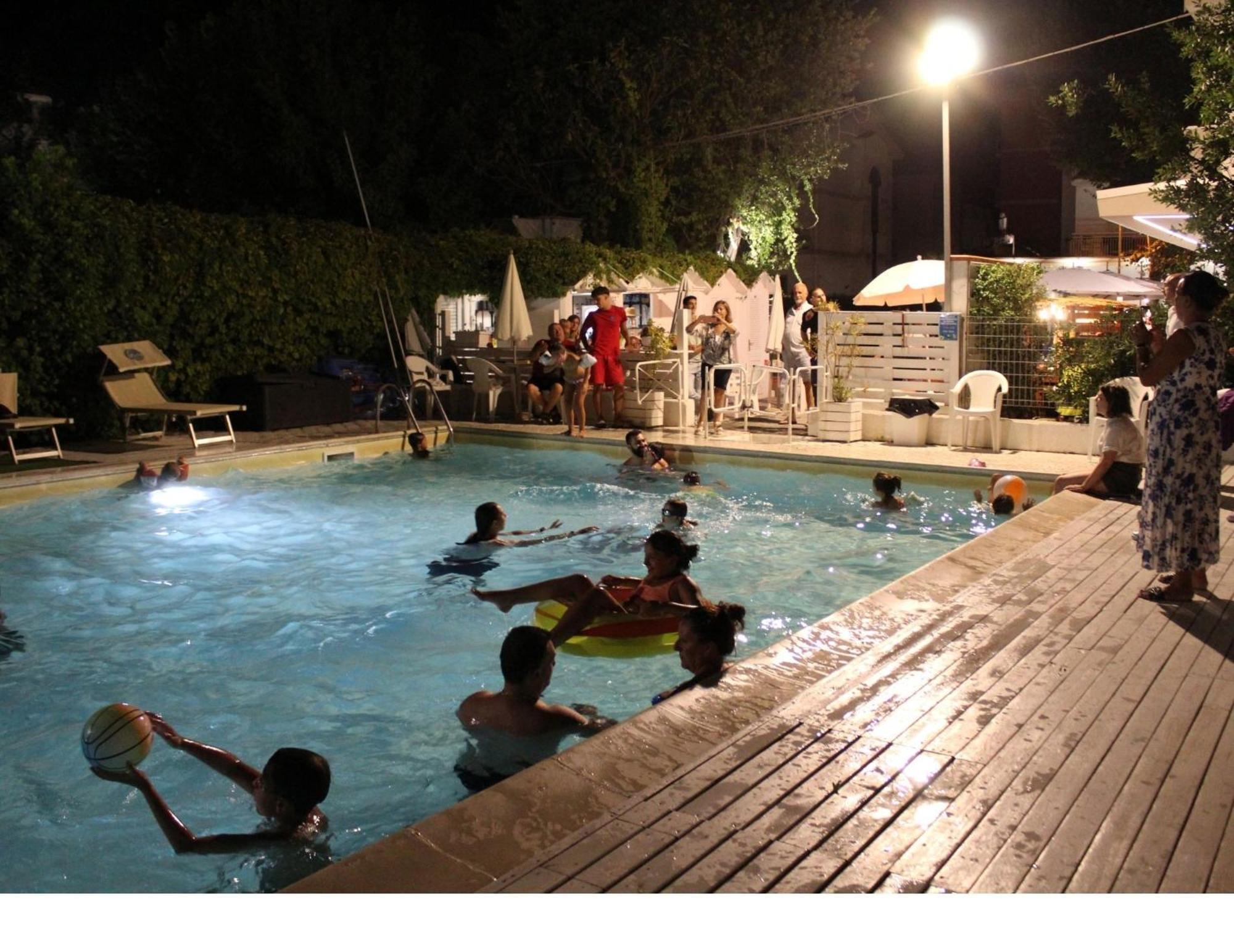 Hotel Villa Del Parco ريميني المظهر الخارجي الصورة